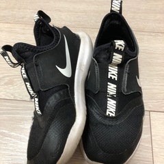 NIKE スニーカー19cm ブラックの画像