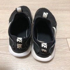 NIKE スニーカー19cm ブラックの画像