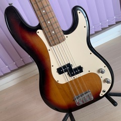 ベースギターの画像
