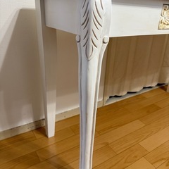 アパレル店舗商品ディスプレイアンティーク調テーブルの画像
