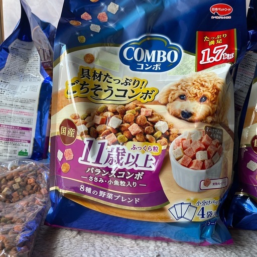 ドッグフード COMBO 11歳以上 バランスコンボ
1.7kg 7袋