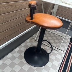 オレンジ色レザー バースツール 高さ調整機能付きの画像