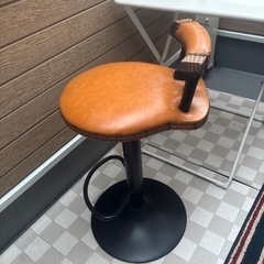 オレンジ色レザー バースツール 高さ調整機能付きの画像
