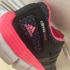 adidas ランニングシューズ23.5センチの画像