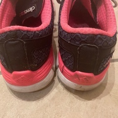 adidas ランニングシューズ23.5センチの画像