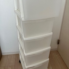 白い収納ケースの画像