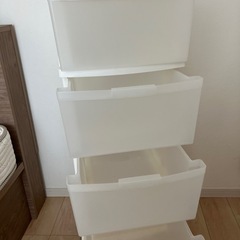 白い収納ケースの画像