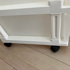 白い収納ケースの画像
