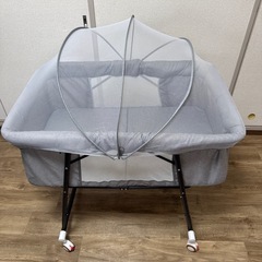 折り畳みベビーベッドの画像