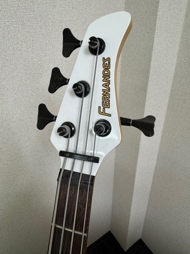 (やり取り中)フェルナンデス　エレキベース