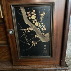 レトロな収納家具の画像