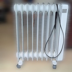 PHILIPS フィリップス オイルヒーター HD3471 オイルラジエーター 1300W 油入式 可変式温度調節 電気ヒーター オーストリア製 暖房器具 省エネ 静音 乾燥しにくいの画像