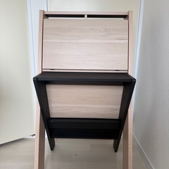 【ライティングデスク/机/テーブル】 幅60cm 木製 デスクのみ フラップ扉収納付き 棚付き ブックシェルフ 配線穴の画像