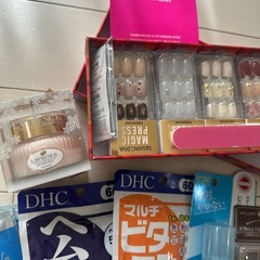 【全て新品未使用品】化粧品・ネイルチップの画像