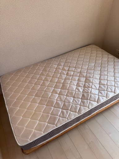 セミダブルベッド