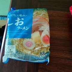 食品　4点　インスタント食品の画像