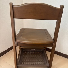 無料　木製KOKUYO 学習机用の椅子の画像