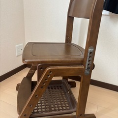 無料　木製KOKUYO 学習机用の椅子の画像