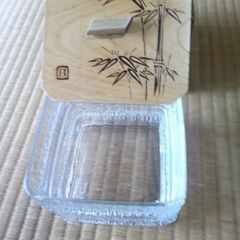 蓋付きガラス製容器の画像