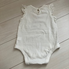 70 babyGap 6-12M フリル袖の画像