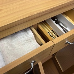 キッチン用食器棚の画像