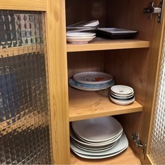 キッチン用食器棚の画像