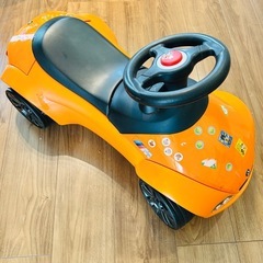 子どもが乗れる車（足けり乗用玩具）の画像