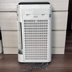 SHARP 空気清浄機 KC-H50-Wの画像