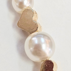 新品未使用✨ ハンドメイド オリジナルイヤリング メタルビーズハート×大ぶり・小ぶりパール×レッドハートチャーム ゆらゆら揺れる おしゃれ アクセサリーの画像