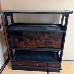 漆塗り　飾り棚　和キャビネットの画像