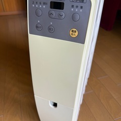 ウェーブ型オイルヒーター（IRIS OHYAMA）の画像