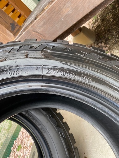 TOYOオープンカントリー225/60R17　使用期間1ヶ月300キロほぼ新品　　タイヤのみの出品です。 