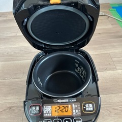 象印　3合炊飯器の画像