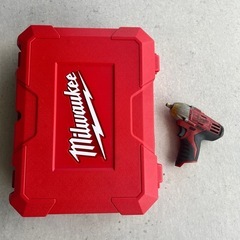 ミルウォーキースコープカーラーカメラ‼️即決の方
サービスインパクト‼️使用少ないので、綺麗です‼️現物確認の方金額相談🆗‼️約8mm、エンジンの燃焼部等、確認できます！充電池2個付き、カラーで鮮明です‼️長さ1m中古品ですの画像