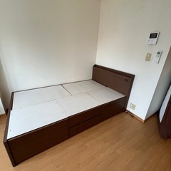 ベットフレーム、マットレスの画像