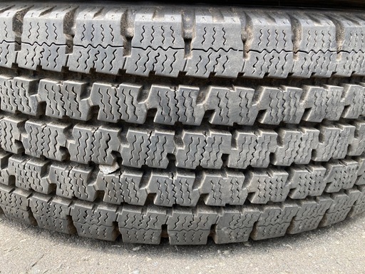 【お取引決まりました】TOYO TIRES 195/80R15 24年製　冬タイヤ