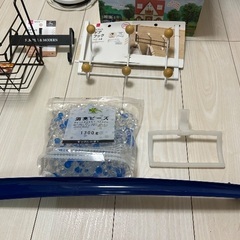 ドアフック、消臭ビーズ、長い靴べらなど5点の画像