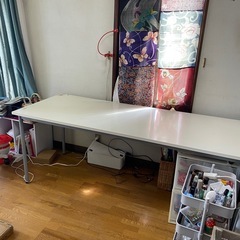大きなデスクの画像