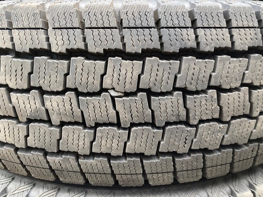 【お取引決まりました】GOOD YEAR 195/80R15 24年製冬タイヤ
