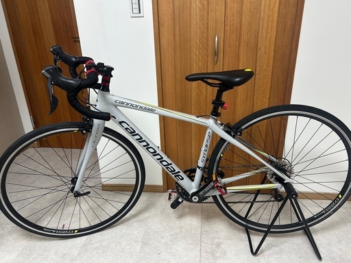 Cannondale Synapse ロードバイク｜スタンド・サドルカバー付き