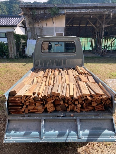 薪 軽トラ1杯分 300kg長さ40cm 木材