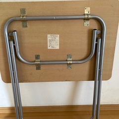 お問い合わせ中　折たたたみテーブルの画像