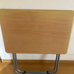 お問い合わせ中　折たたたみテーブルの画像