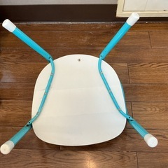 子供用のパイプ椅子の画像