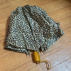 ⭐︎美品⭐︎ヒョウ柄折りたたみ傘の画像