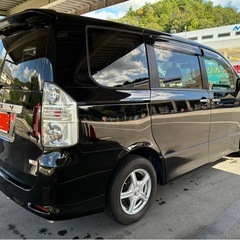 TOYOTA ヴォクシー DBA-ZRR70Wの画像