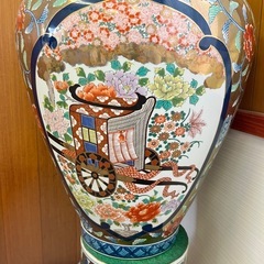 特大な壺の画像