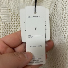白 カーディガンの画像