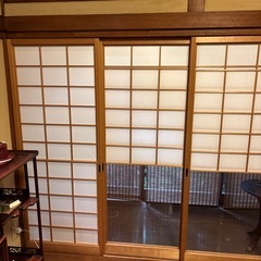 雪見障子　庭を眺める風情ある障子　ガラス障子の画像