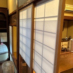 雪見障子　庭を眺める風情ある障子　ガラス障子の画像